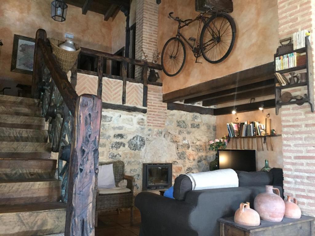 Casa Rural La Charolesa Aguilera ภายนอก รูปภาพ