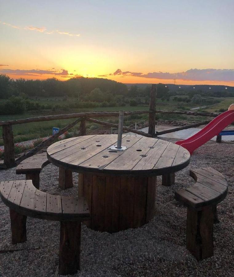 Casa Rural La Charolesa Aguilera ภายนอก รูปภาพ